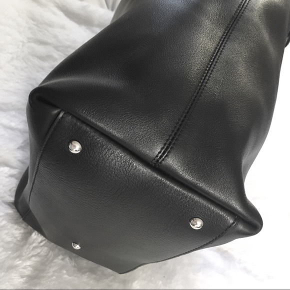 Elegant Ferragamo Leather Business Tote, Nero, Large 17Wx16.5Hx6.5Basex6.5Drop - Picture 5 of 8